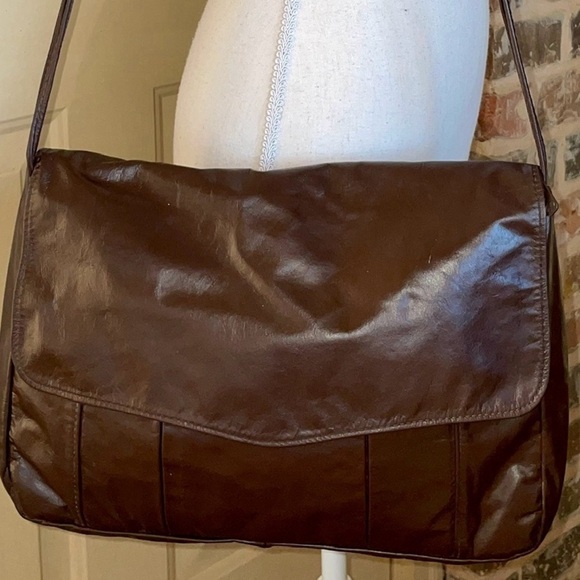 Vintage Hala Shoulder Bag Lightweight Flap Fold Over Dark Brown Gold Hardware - Picture 13 of 14